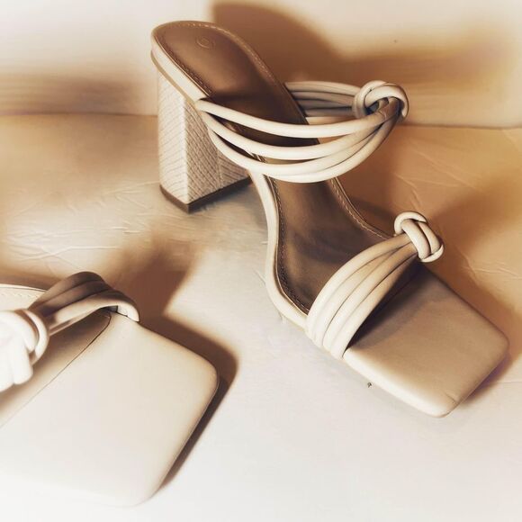 NWOT Cream Colored Slip On Open Square Toe Chunky Heels Size 9 - Picture 10 of 10